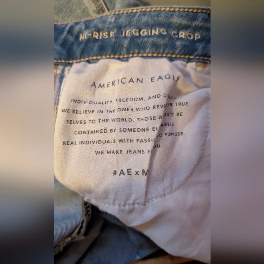 American Eagle Outfitters High Rise Crop Light Blue Distressed Jeans - Picture 15 of 15